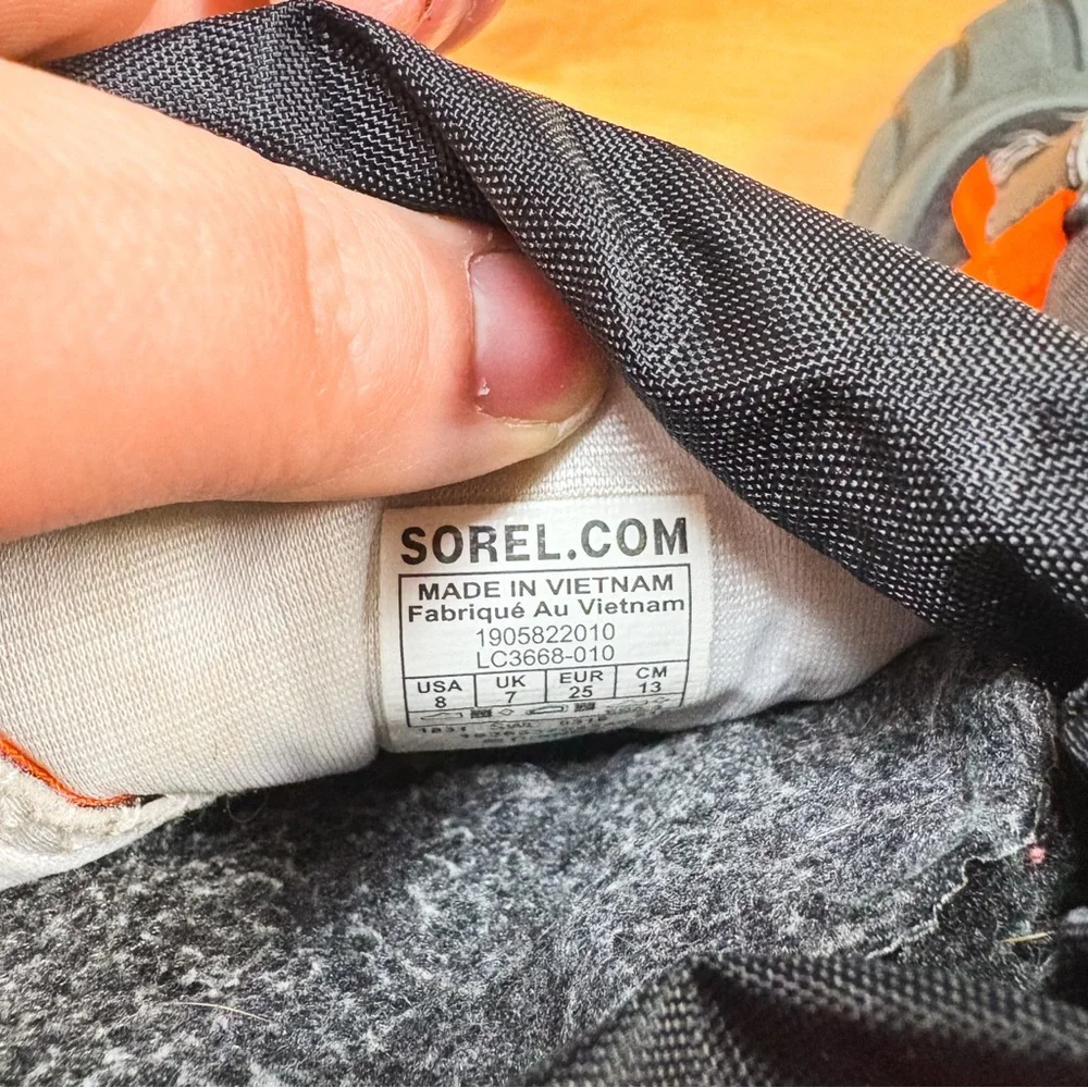 Sorel x Disney Black & Orange Olaf Frozen Insulated Winter Snow Boots Size 8